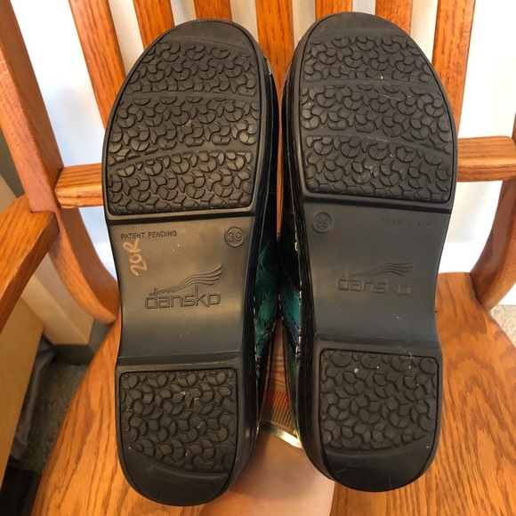 Dansko Black, Patent Leather Clogs, Size 39/8.5 - Picture 9 of 10